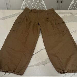 GapFit Women’s Nylon Pleated  Cargo Tan Cargo Pants Size Large